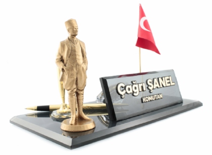 Kalpaklı Atatürk masa isimliği
