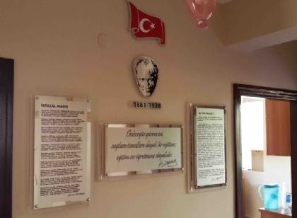 Pleksi zeminli atatürk köşesi