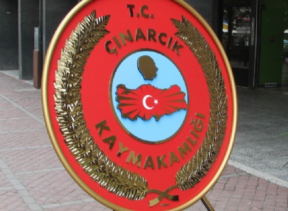 Çınarcık Kaymakamlığı çelengi